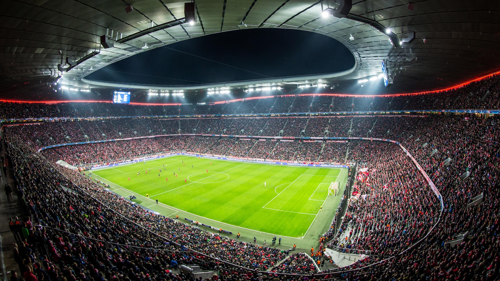 Сегодня какой стадион играет. Альянц Арена Мюнхен. Стадион Альянц Арена. Стадион Баварии Мюнхен. Альянц Арена внутри.