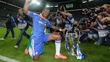 Didier Drogba festeja a conquista da UEFA Champions League em 2012  (Foto de Darren Walsh/Chelsea FC via Getty Images)