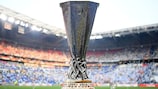 La competición ya no se llama Copa de la UEFA, pero el trofeo sigue siendo el mismo