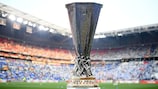 Турнир поменял название с Кубка УЕФА на Лигу Европы, но трофей остался прежним