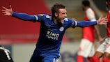 Jamie Vardy celebrates his dramatic late equaliser for Leicester