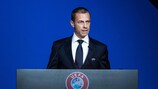O Presidente da UEFA, Aleksander Čeferin, fala durante o Congresso de Amesterdão 