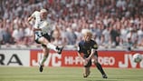 Paul Gascoigne marca o segundo golo da Inglaterra contra a Escócia no EURO '96