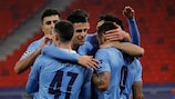 Os jogadores do Manchester City festejam após o segundo golo marcado por Gabriel Jesus