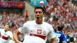 Роберт Левандовски празднует первый гол Польши на ЕВРО-2012