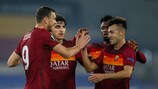 La gioia dei giocatori della Roma dopo il gol del vantaggio realizzato da Edin Džeko 