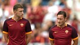 AS Roma's Bosnian forward Edin Dzeko (L) and Italian forward Francesco Totti pose before a friendly football match between Roma and Sevilla on August 14, 2015 at the Olympic Stadium in Rome. AFP PHOTO / ALBERTO PIZZOLI (Photo credit should read ALBERTO PIZZOLI/AFP via Getty Images)
