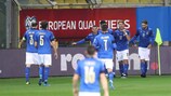 I giocatori dell'Italia festeggiano Ciro Immobile, a segno nel 2-0 contro l'Irlanda del Nord