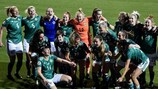 As jogadoras da Irlanda do Norte festejam o inédito apuramento do país para o UEFA Women's EURO