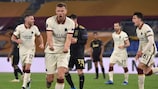 Edin Dzeko della Roma esulta dopo aver realizzato il gol del pareggio contro l'Ajax