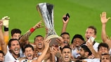 O Sevilha festeja a conquista do troféu pela sexta vez em 2020