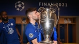 Christian Pulišić bacia la coppa dopo la vittoria della UEFA Champions League 