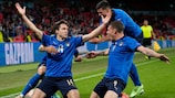 TOPSHOT - Italy's midfielder Federico Chiesa (L) celebrates with teammates after scoring the opening goal during the UEFA EURO 2020 round of 16 football match between Italy and Austria at Wembley Stadium in London on June 26, 2021. (Photo by Frank Augstein / POOL / AFP) (Photo by FRANK AUGSTEIN/POOL/AFP via Getty Images)