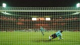 Gareth Southgate tras fallar un penalti decisivo en la tanda de semifinales de la EURO de 1996