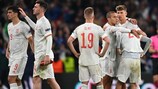Los jugadores de España se animan tras la derrota