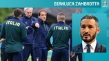 Italy coach Roberto Mancini gives instructions to his team ahead of the UEFA EURO 2020 final 