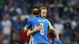 L'abbraccio fra Harry Kane e Giorgio Chiellini prima della finale di UEFA EURO 2020