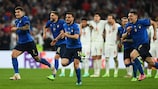 Итальянцы бегут праздновать победу по пенальти в финале ЕВРО-2020