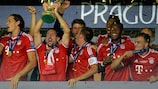"Бавария" после победы в первом матче за Суперкубок УЕФА, который в новом тысячелетии игрался не в Монако