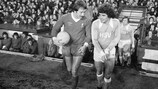 Jimmy Case din Liverpool și Kevin Keegan din Hamburg înainte de întoarcerea din 1977 la Anfield.