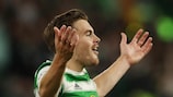  James Forrest celebra um golo pelo Celtic no "play-off"