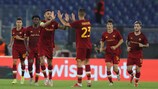 L'esultanza dei giocatori della Roma, che hanno sconfitto il CSKA Sofia all'Olimpico