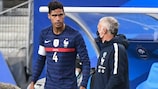 Raphaël Varane and Didier Deschamps have a pitch-side discussion