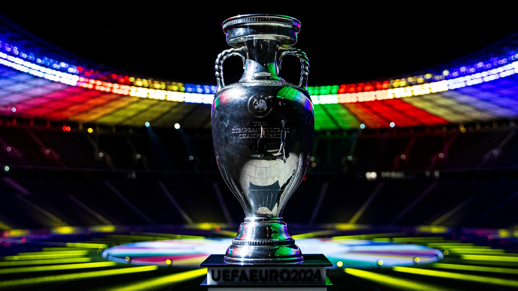 Svelato il logo di UEFA EURO 2024 con uno spettacolare gioco di luci