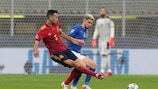Sergio Busquets und Jorginho im Duell  UEFA via Getty Images