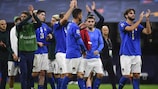 Итальянцы благодарят зрителей после поражения от Испании