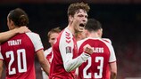 Andreas Skov Olsen celebra un gol de Dinamarca