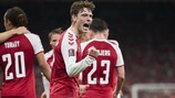 Andreas Skov Olsen festeggia un gol della Danimarca