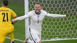 Englands Luke Shaw markiert das erste Tor im Finale gegen Italien