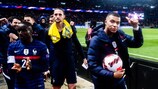 La joie de l'équipe de France après sa victoire sur le Kazakhstan
