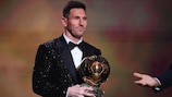 Lionel Messi con il Pallone d'Oro 2021