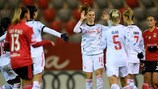 Die Bayern feiern Treffer Nummer drei durch Giulia Gwinn 