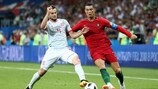 Nacho e Cristiano Ronaldo no mais recente jogo oficial entre Portugal e Espanha, no Mundial de 2018, no qual o capitão luso fez um "hat-trick" no empate 3-3 na fase de grupos