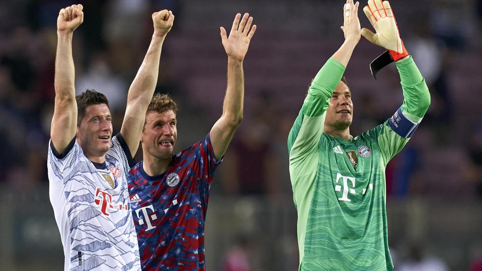 Bayern Münih Oyuncuları Taraftarlarını Selamlıyor