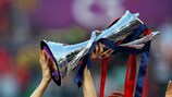 Le trophée de la Ligue des champions féminine de l'UEFA