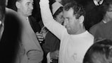 Le capitaine, Francisco Gento, exulte après avoir mené le Real Madrid à la victoire, lors de la finale 1966 de la Coupe des clubs champions européens contre le Partizan Belgrade, à Bruxelles.