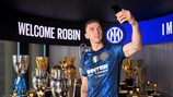 MILAN, ITALY - JANUARY 27: Robin Gosens of FC Internazionale poses for a picture at FC Internazionale headquarters on January 27, 2022 in Milan, Italy. (Photo by Mattia Pistoia - Inter/Inter via Getty Images)