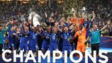 Les joueurs de Chelsea fêtent le but de la victoire de Romelu Lukaku en demi-finale
