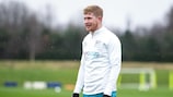 MANCHESTER, ENGLAND - FEBRUARY 14: Manchester City's Kevin De Bruyne in action during training at Manchester City Football Academy on February 14, 2022 in Manchester, England. (Photo by Tom Flathers/Manchester City FC via Getty Images)