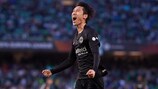 Daichi Kamada fête son pero de la victoire pour l'Eintracht Francfort