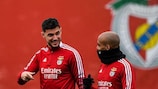 I giocatori del Benfica, Roman Yaremchuk e João Màrio nell'allenamento del lunedì