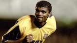        Nwankwo Kanu célèbre le but d'Arsenal en UEFA Champions League 2000