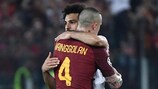 Radja Nainggolan and Mo Salah embrace at full time of the Liverpool-Roma match