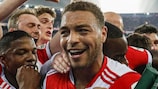 Cyriel Dessers esulta dopo uno dei due gol in Feyenoord-Marsiglia