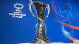 Die Trophäe der UEFA Women's Champions League