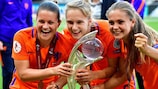 Sherida Spitse, Vivianne Miedema et Lieke Martens célèbrent la victoire à l'EURO féminin de l'UEFA 2017